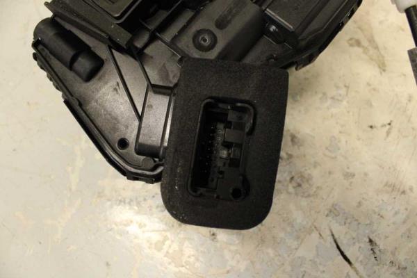 GACHE DE PORTE AVANT DROITE VW TOURAN 9/2015+ - Vue 3